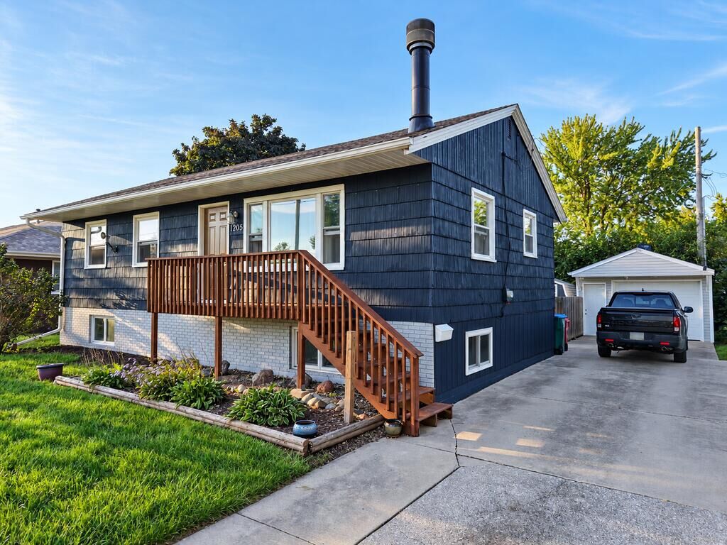 Property Photo:  1205 Betsy Lane  IA 50595 