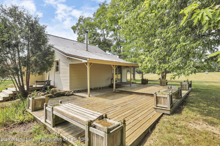 Property Photo:  1189 E Maple Rapids Road  MI 48879 