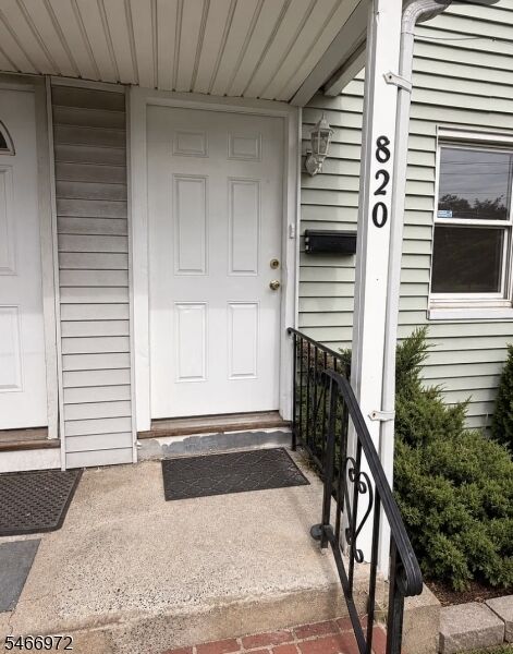 Property Photo:  820 E Hazelwood Ave  NJ 07065 