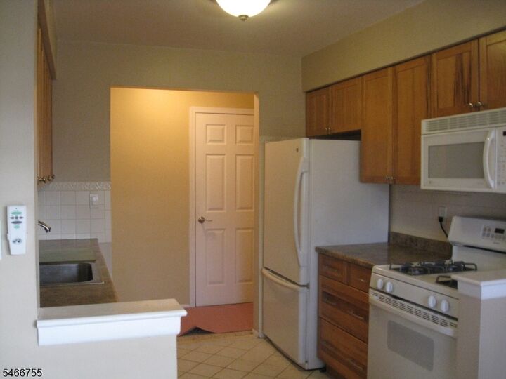 Property Photo:  1300 Rock Ave  Unit J5  NJ 07060 