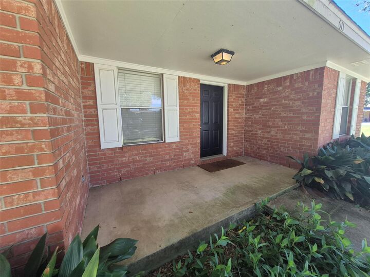 Property Photo:  611 Todd Street  TX 77435 