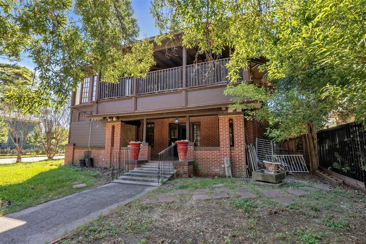Property Photo:  901 Kipling Street  TX 77006 