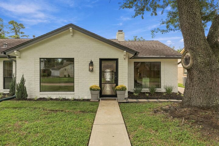 Property Photo: 11307 Valley Spring Drive TX 77043