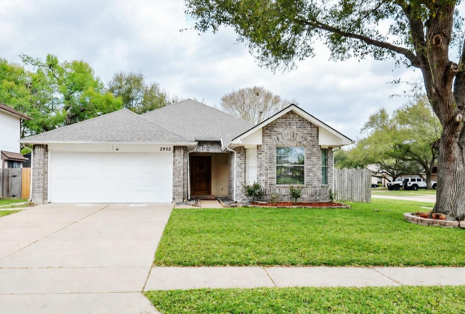 Property Photo: 2902 Silent Drive TX 77498