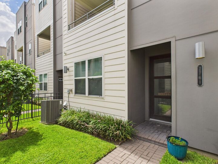 Property Photo:  2761 Clinton Drive  TX 77020 