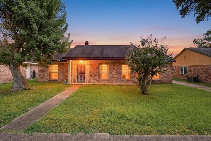 Property Photo:  12126 Pine Knoll Dr Drive  TX 77099 