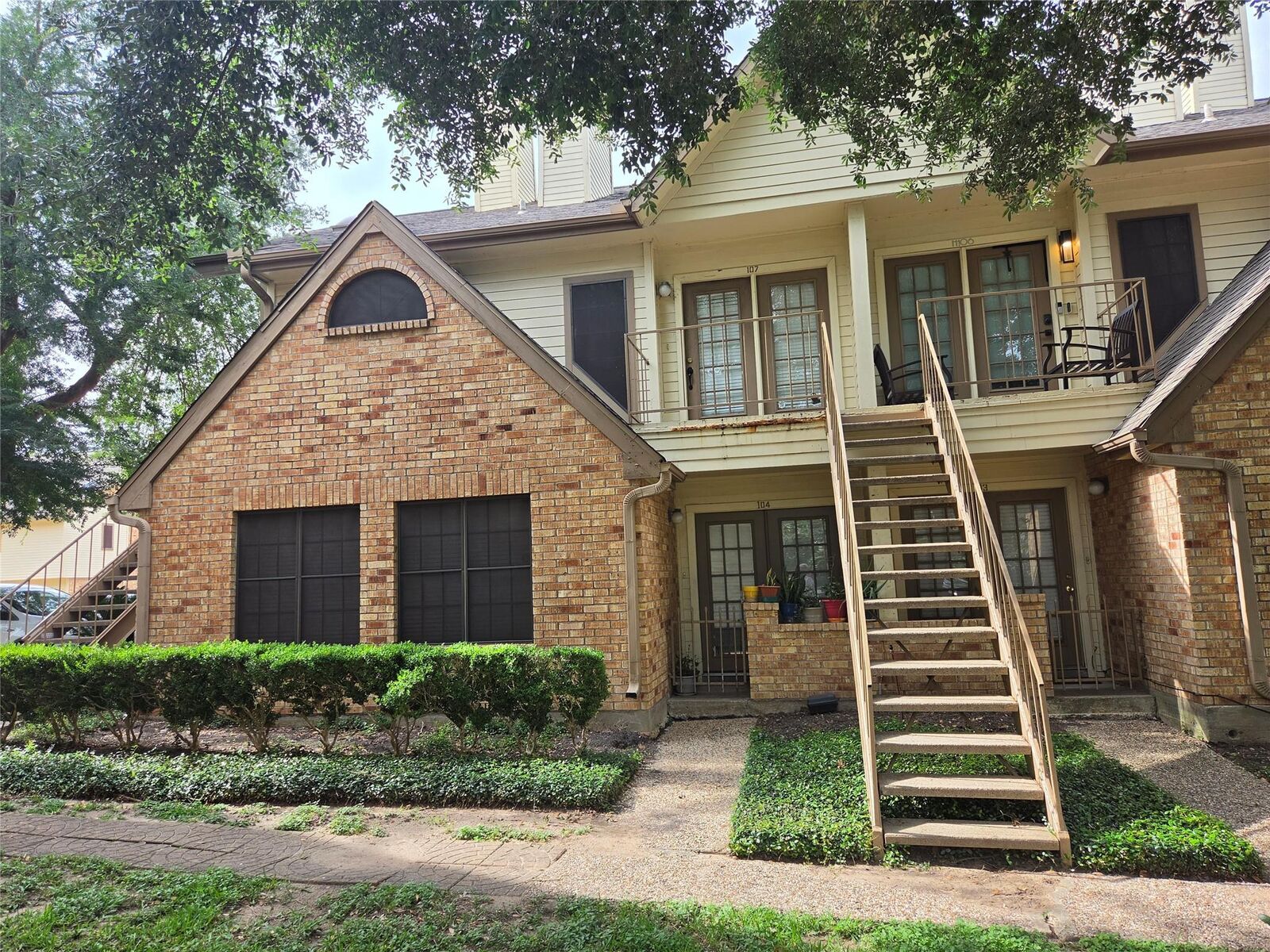 Property Photo:  2425 Holly Hall Street 107  TX 77054 