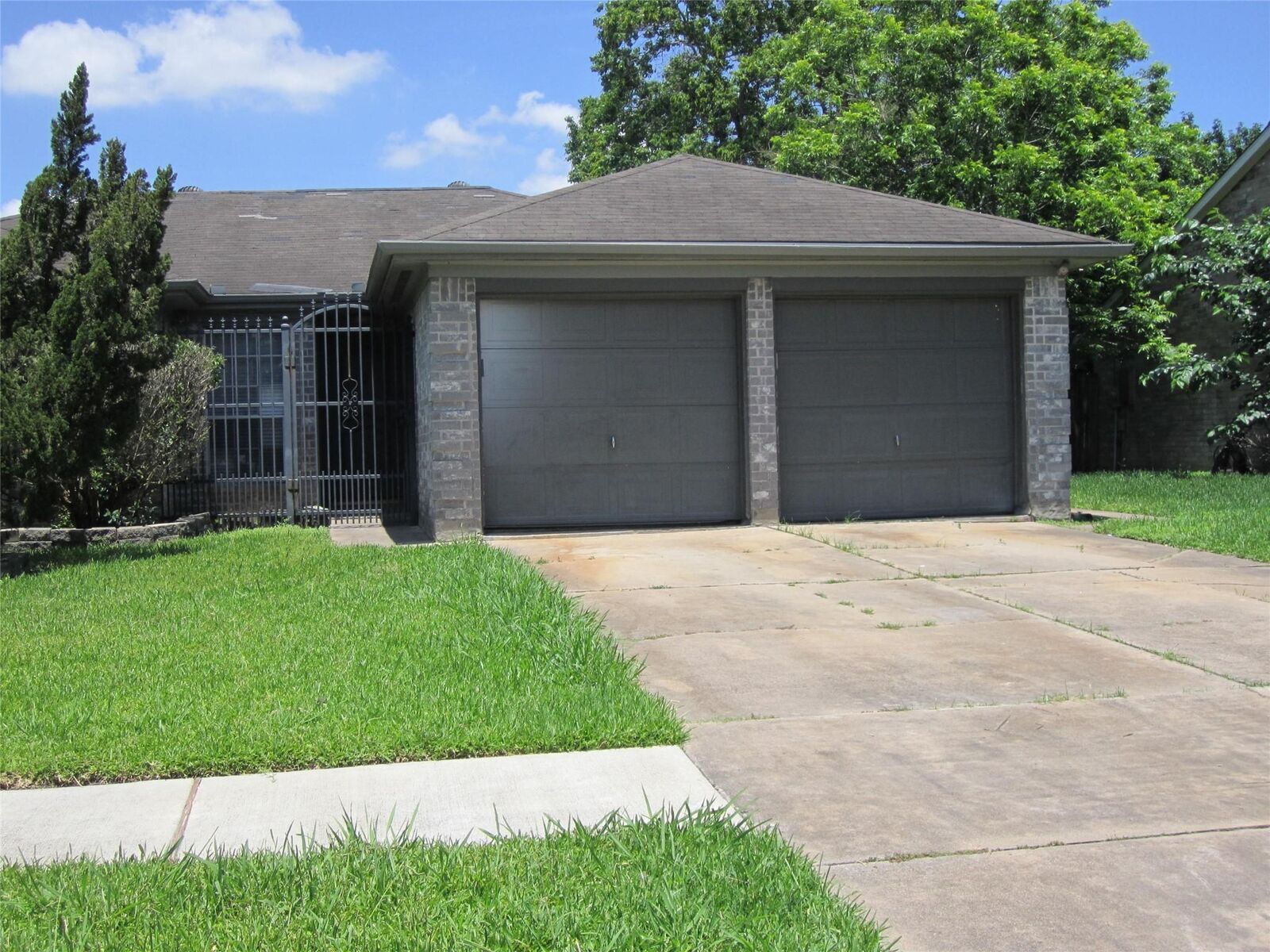 Property Photo: 1142 Mossridge Drive TX 77489