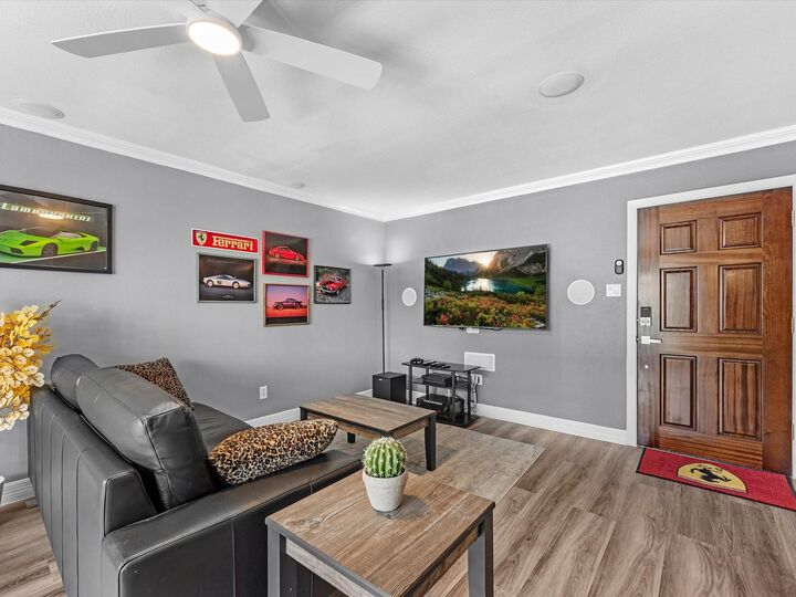 Property Photo: 505 Westcott Street 308 TX 77007