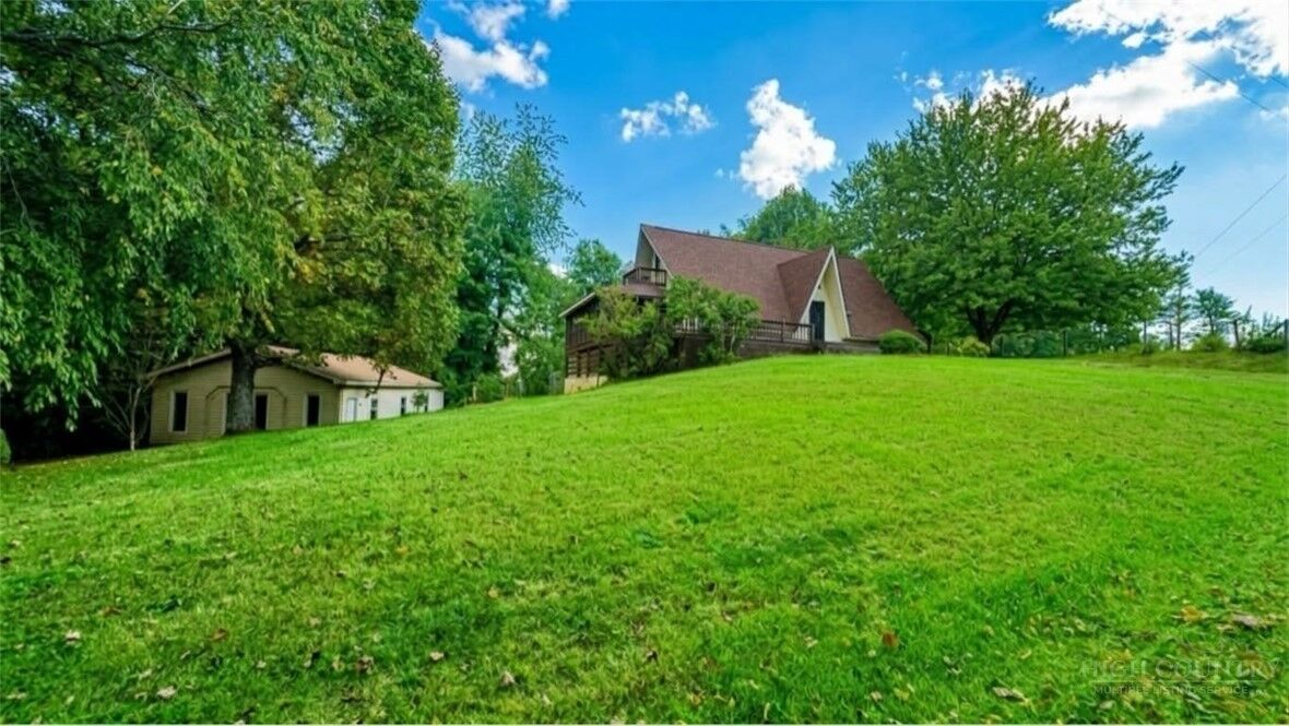 Property Photo: 370 Osee Road NC 28675