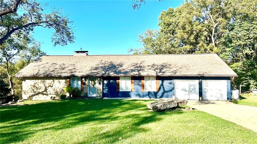 Property Photo:  21018 Bittersweet Drive  KS 66220 