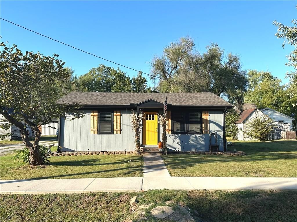 Property Photo:  107 E 7th Street  MO 64788 