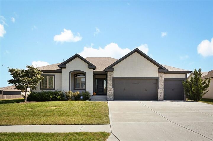 Property Photo: 4824 SW 3rd Street MO 64014