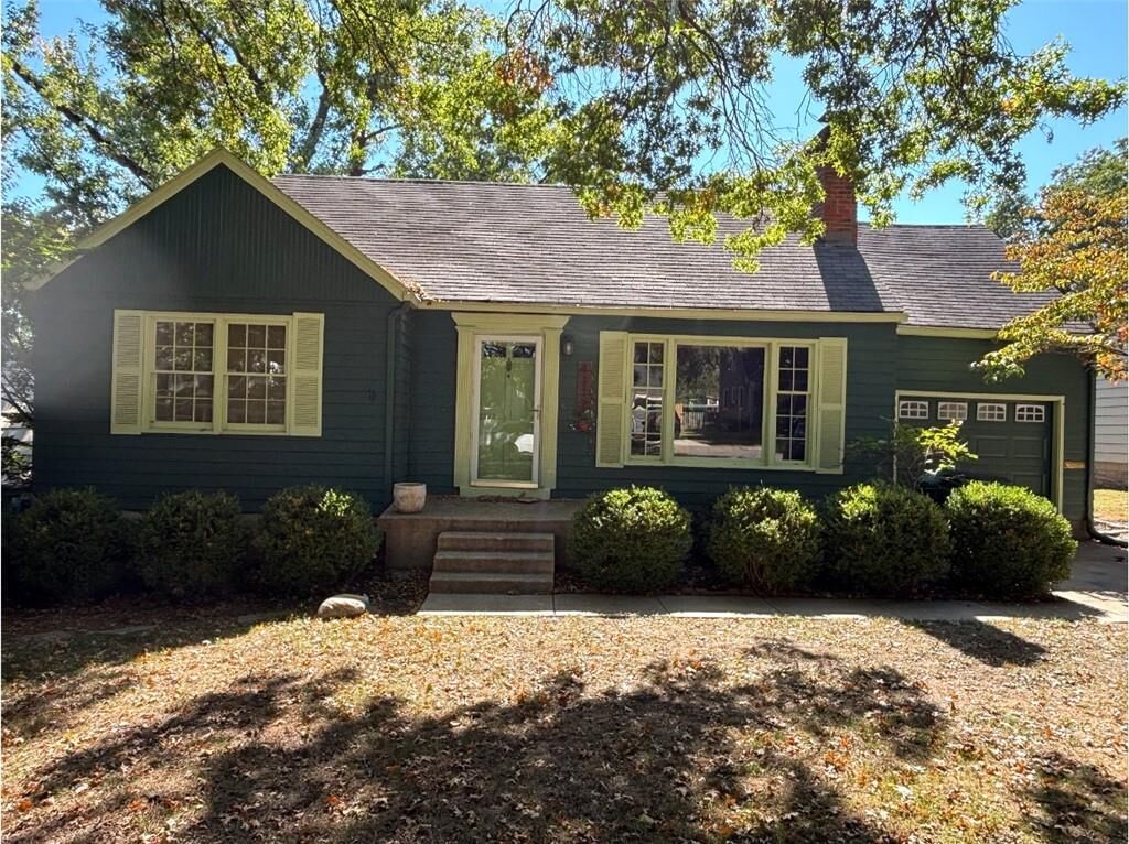 Property Photo: 4117 W 53rd Terrace KS 66205