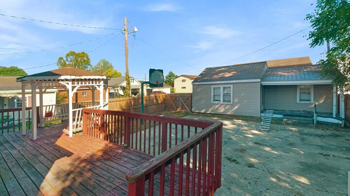Property Photo:  722 Lee Street  WV 25504 