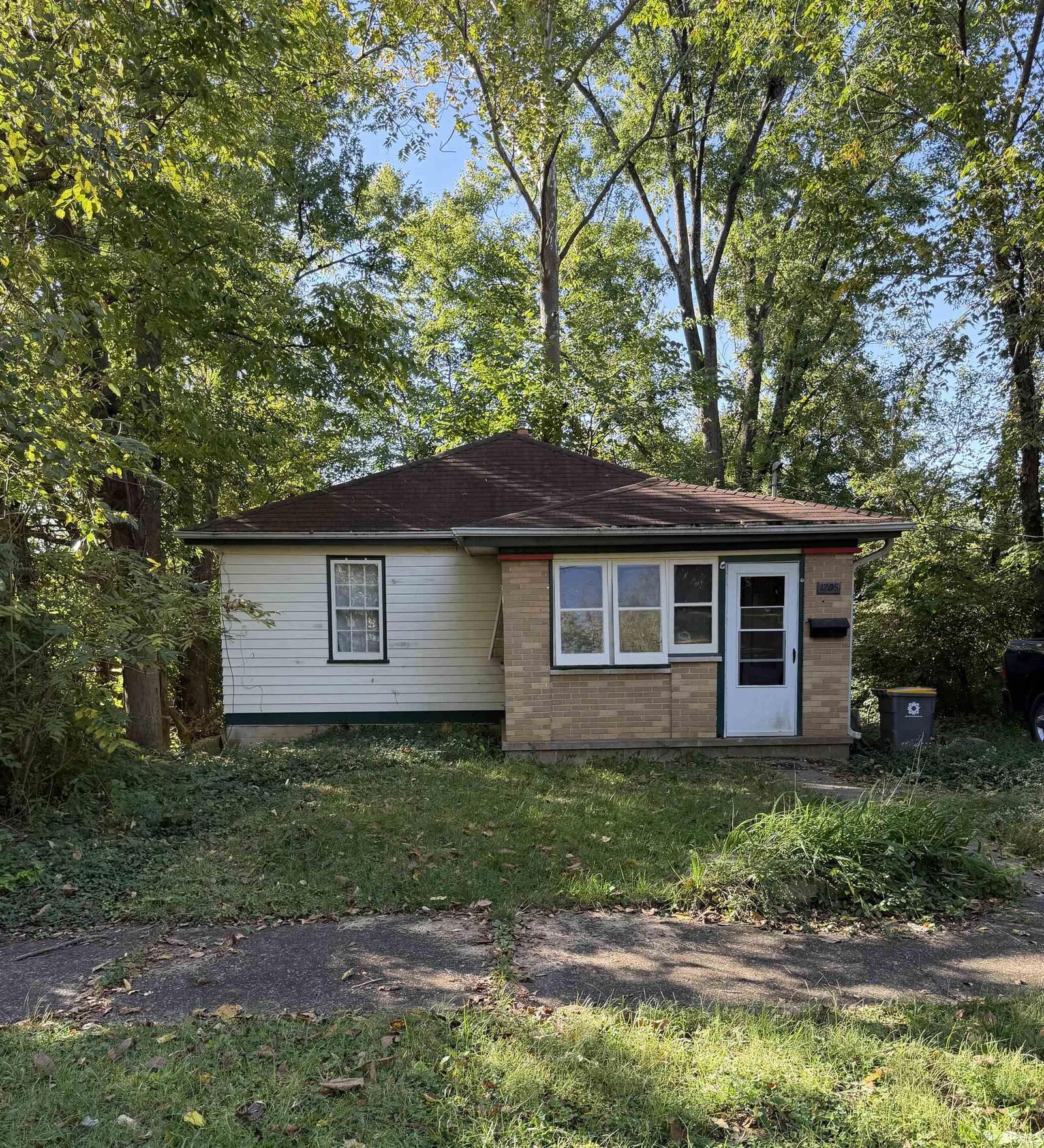 Property Photo: 1205 W 8th Street IN 47404