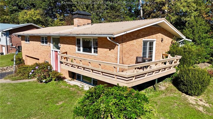 Property Photo: 2717 Lakeview Drive WV 25177