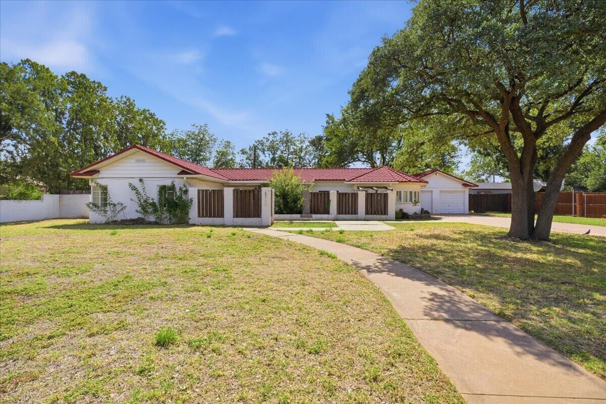 Property Photo:  1713 32nd Street  TX 79411 