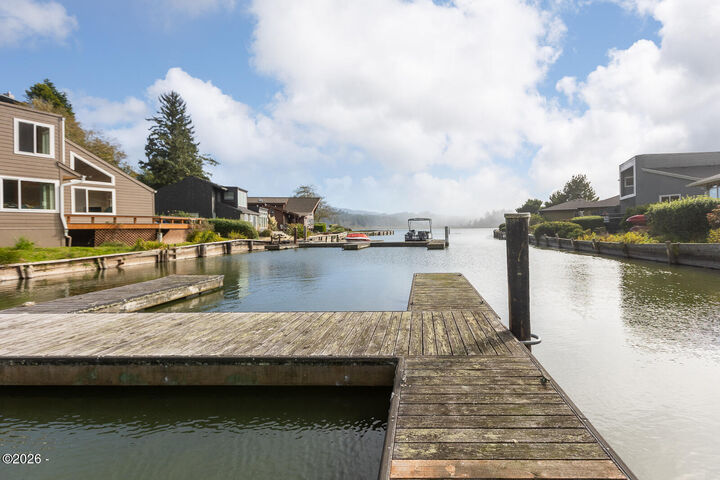 Property Photo:  2086 NE Arrowhead Way  OR 97367 