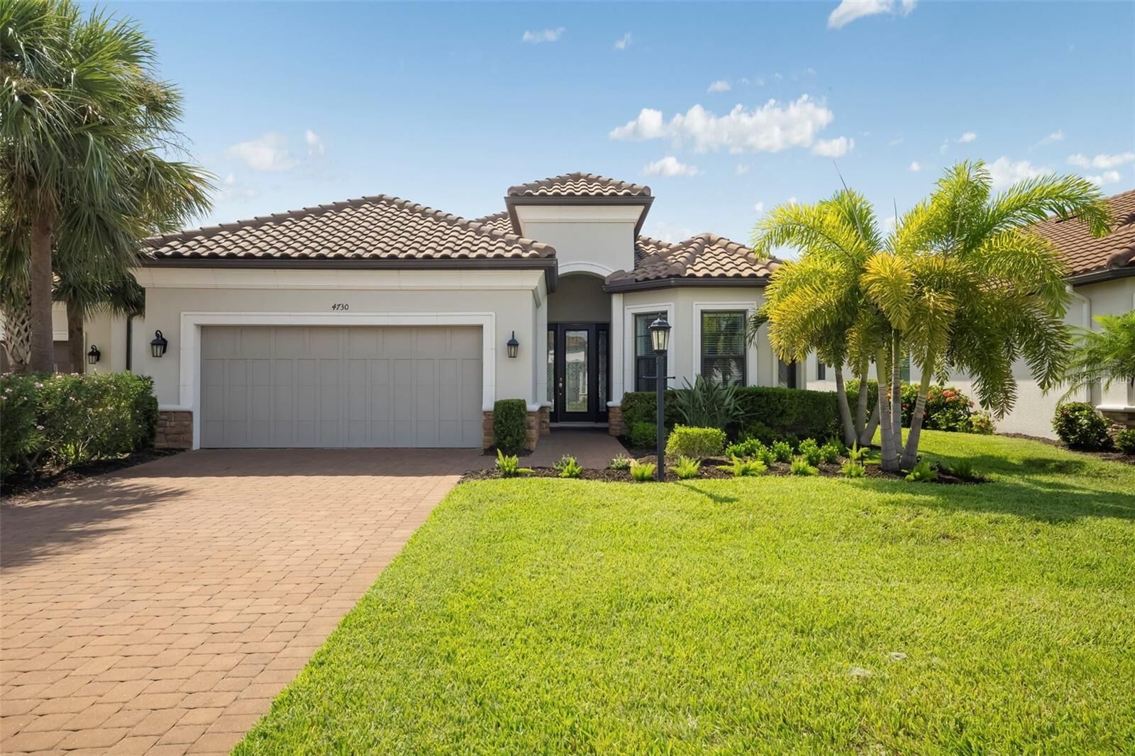 Property Photo: 4730 Sarca Court FL 34211