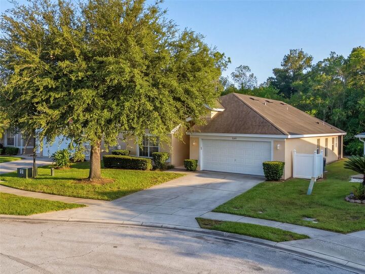 Property Photo: 3179 Stonehurst Circle FL 34741