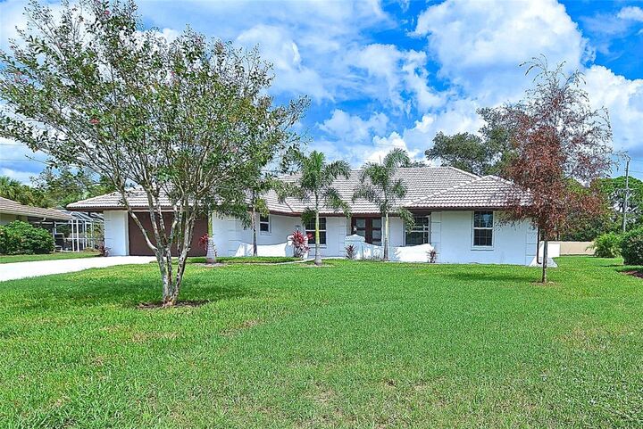 Property Photo:  102 Windward Drive  FL 34229 