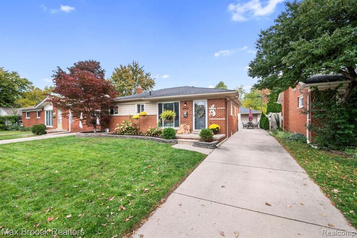 Property Photo:  29428 Shackett Avenue  MI 48071 4474 