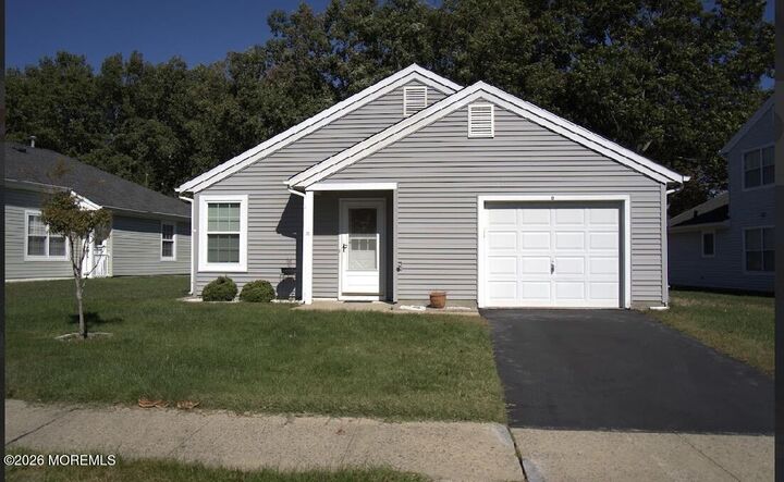 Property Photo:  8 Sequoia Court  NJ 08005 