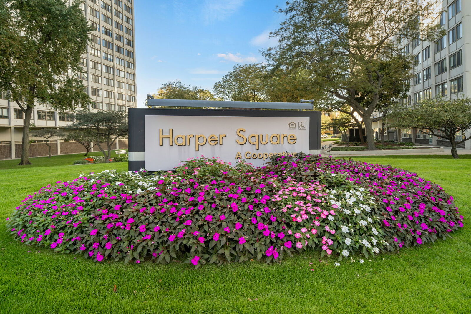 Property Photo:  4800 S Lake Park Avenue 2102  IL 60615 