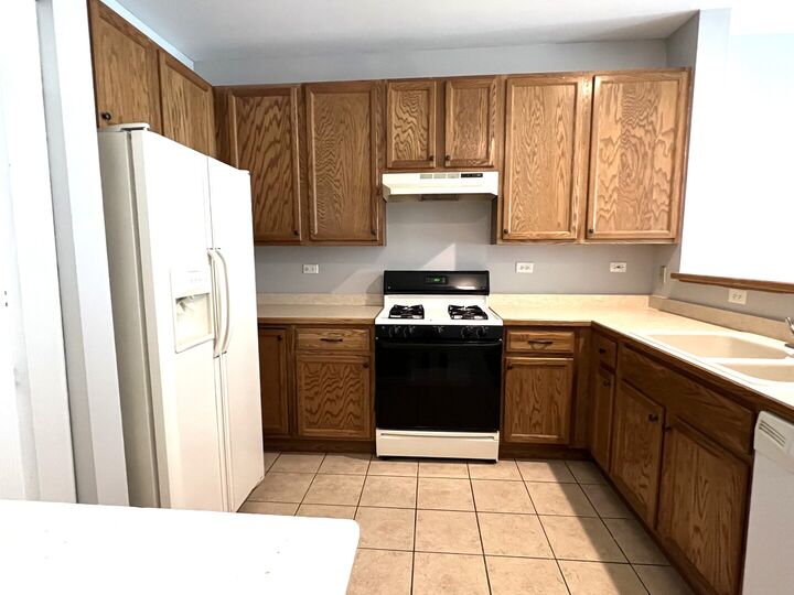 Property Photo:  2540 Golf Ridge Circle 2540  IL 60563 