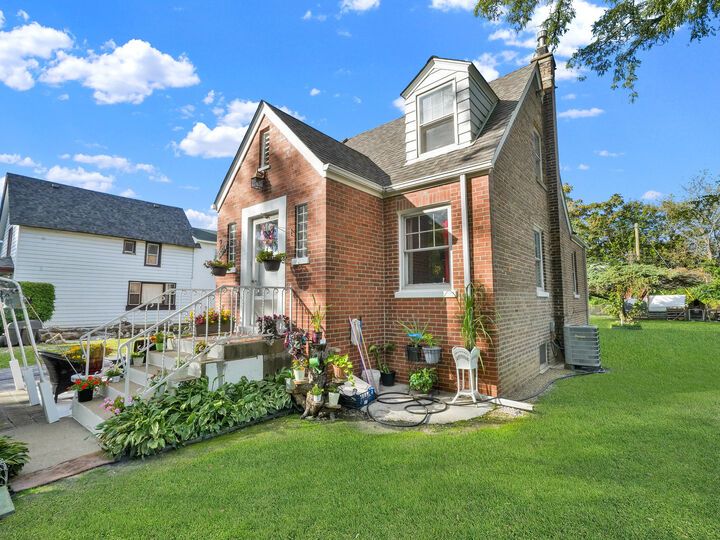 Property Photo: 15716 Woodbridge Avenue IL 60426