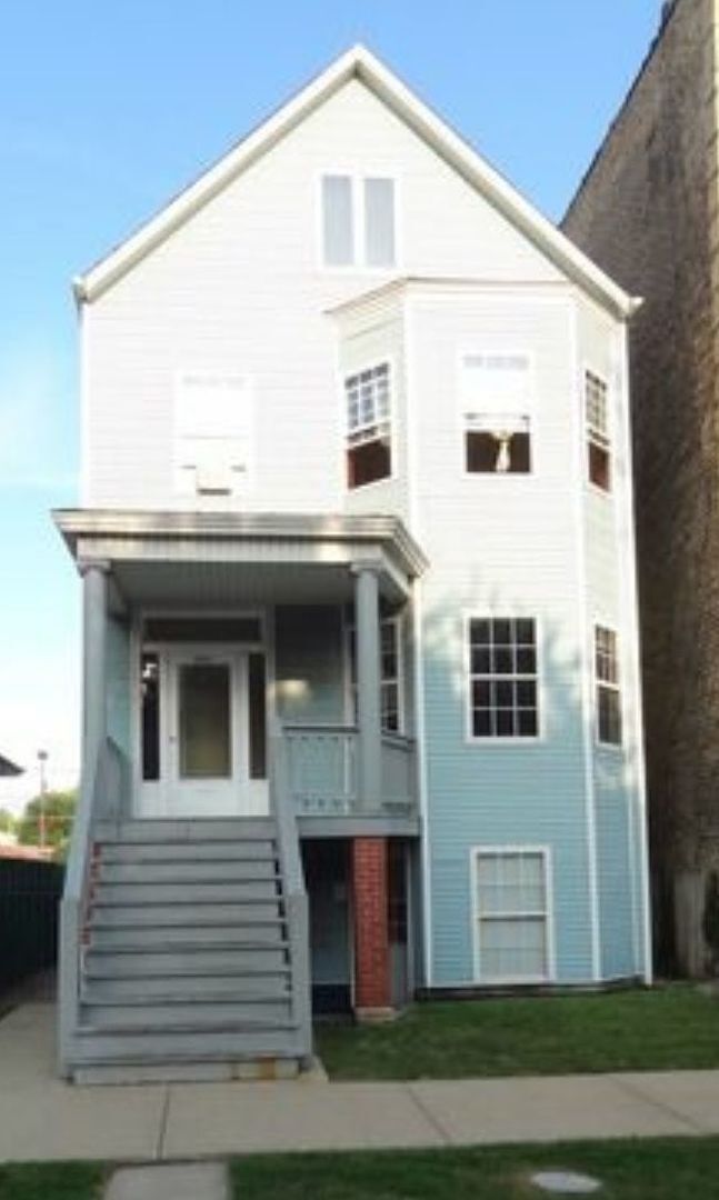 Property Photo: 4207 N Sawyer Avenue G IL 60618