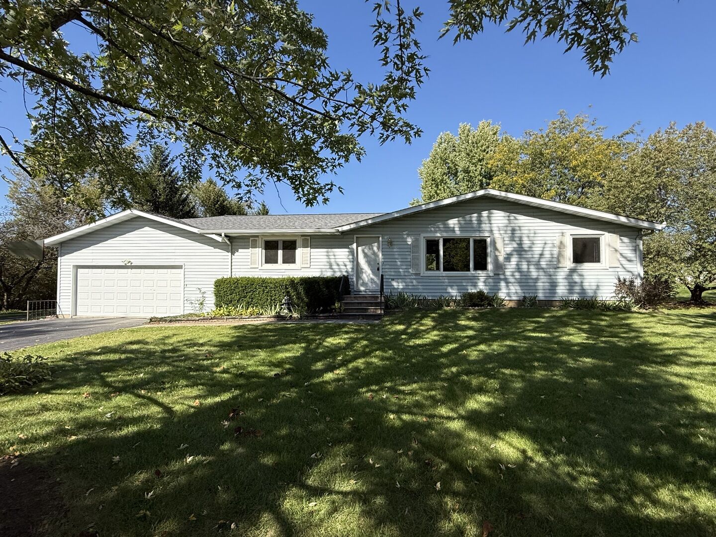 Property Photo: 1667 Forestview Drive IL 60178