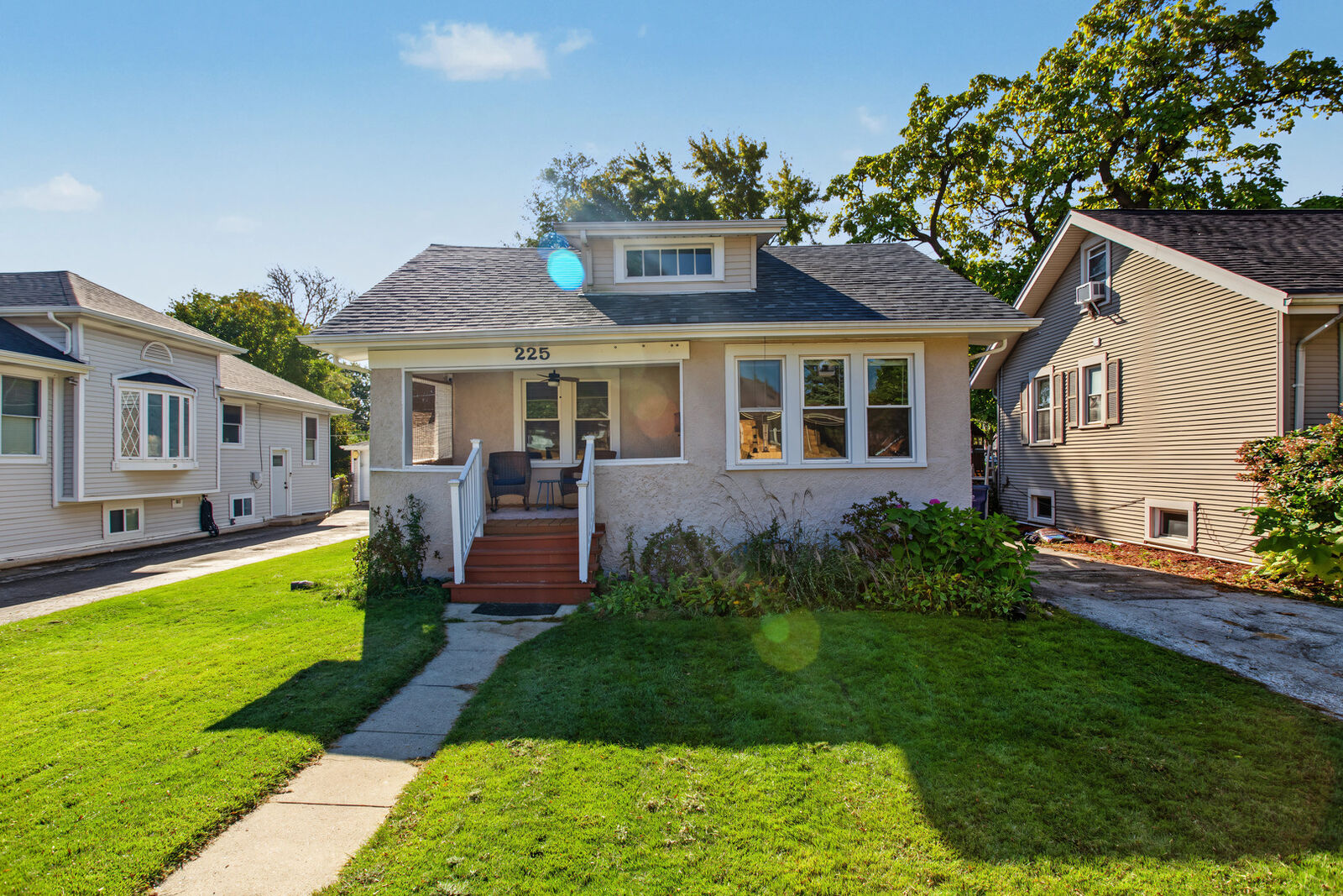Property Photo: 225 W School Street IL 60181