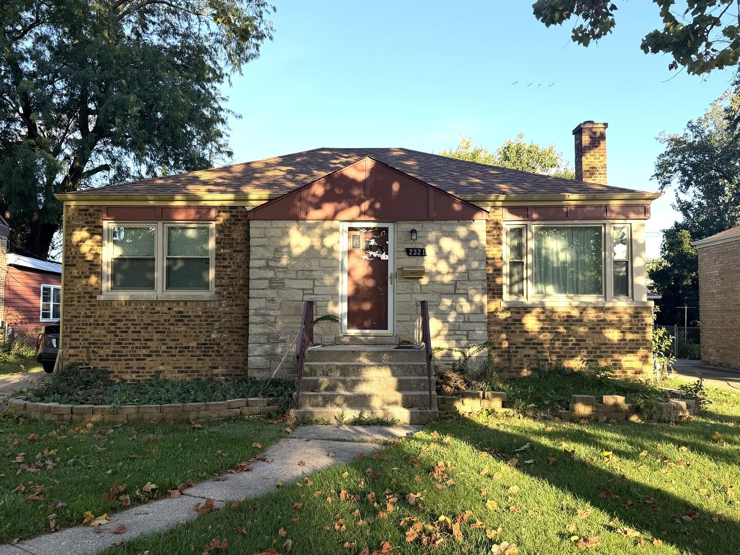 Property Photo: 2321 S 24th Avenue IL 60155
