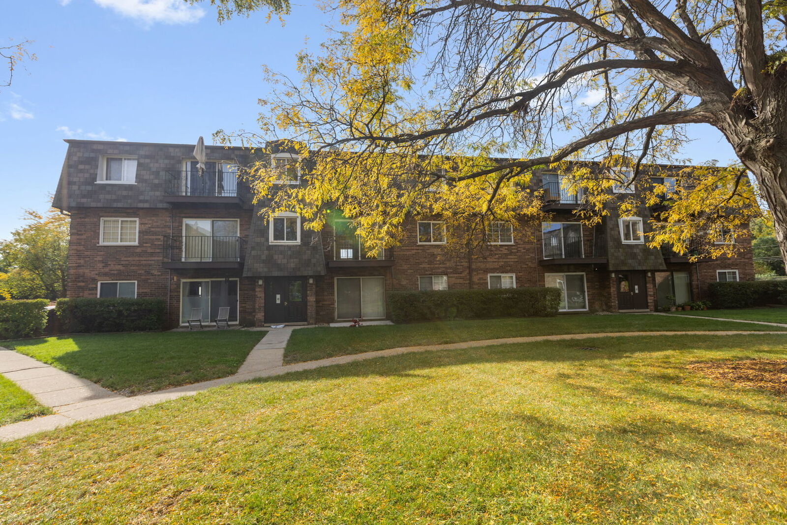 Property Photo:  9400 Bay Colony Drive 2W  IL 60016 