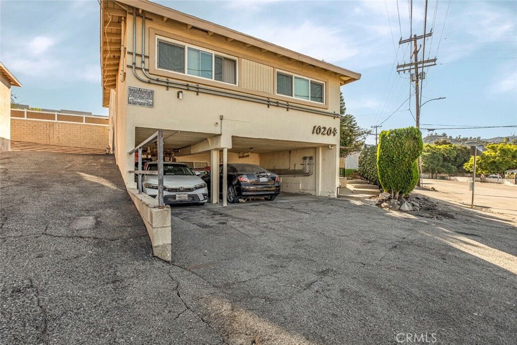 Property Photo:  10204 Tujunga Canyon Boulevard 2  CA 91042 
