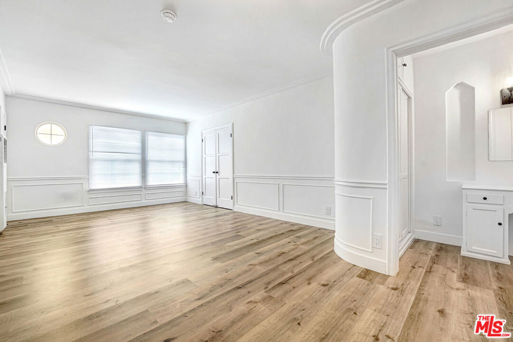 Property Photo:  308 S Reeves Drive D  CA 90212 