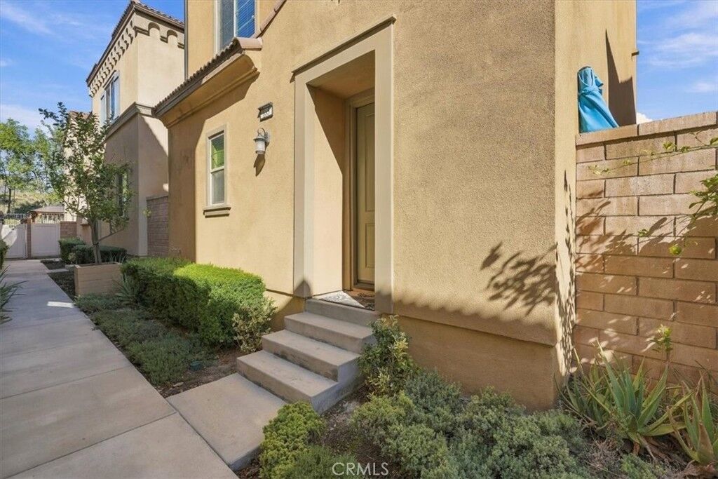 Property Photo:  885 Pear Court  CA 91786 