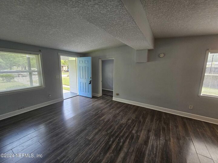 Property Photo:  6440 Lockhart Drive E  FL 32209 