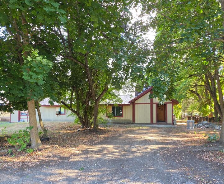 Property Photo:  210 E 9th Ave  WA 99141 
