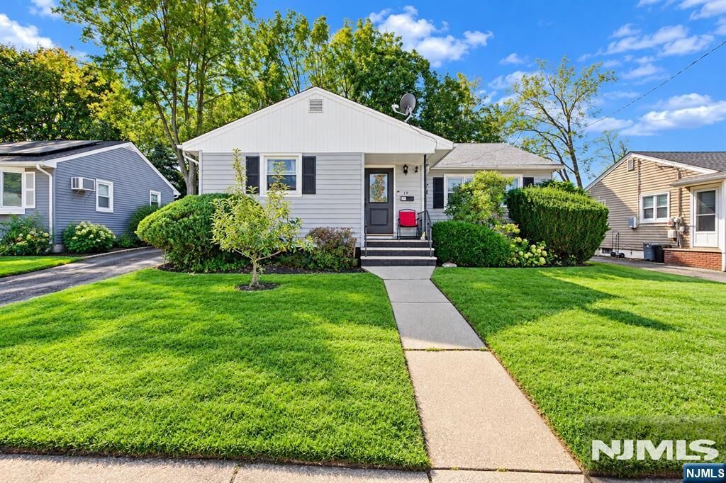 Property Photo:  19 Cona Court  NJ 07508 