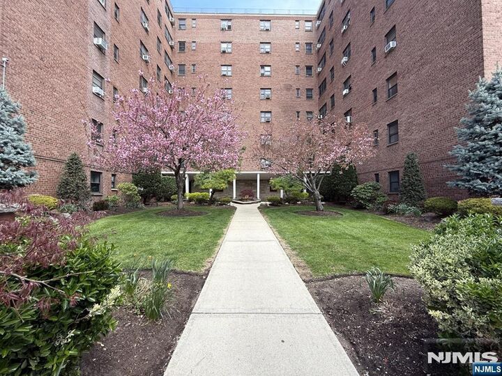 Property Photo:  208 Anderson Street S7c  NJ 07601 