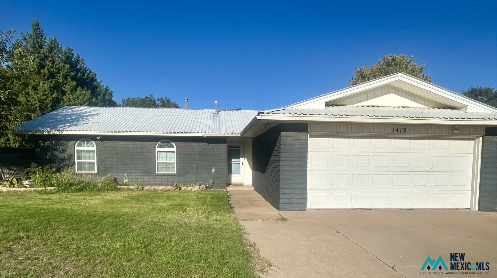 Property Photo:  1412 Stratford Ln  NM 88101 