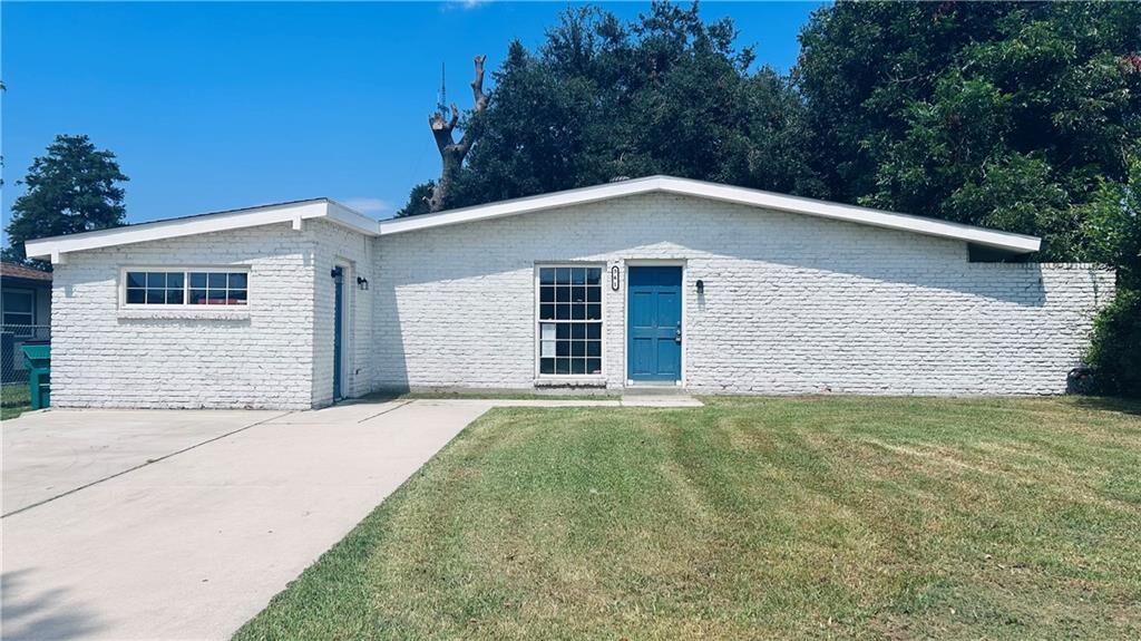 Property Photo:  341 Appletree Lane  LA 70056 