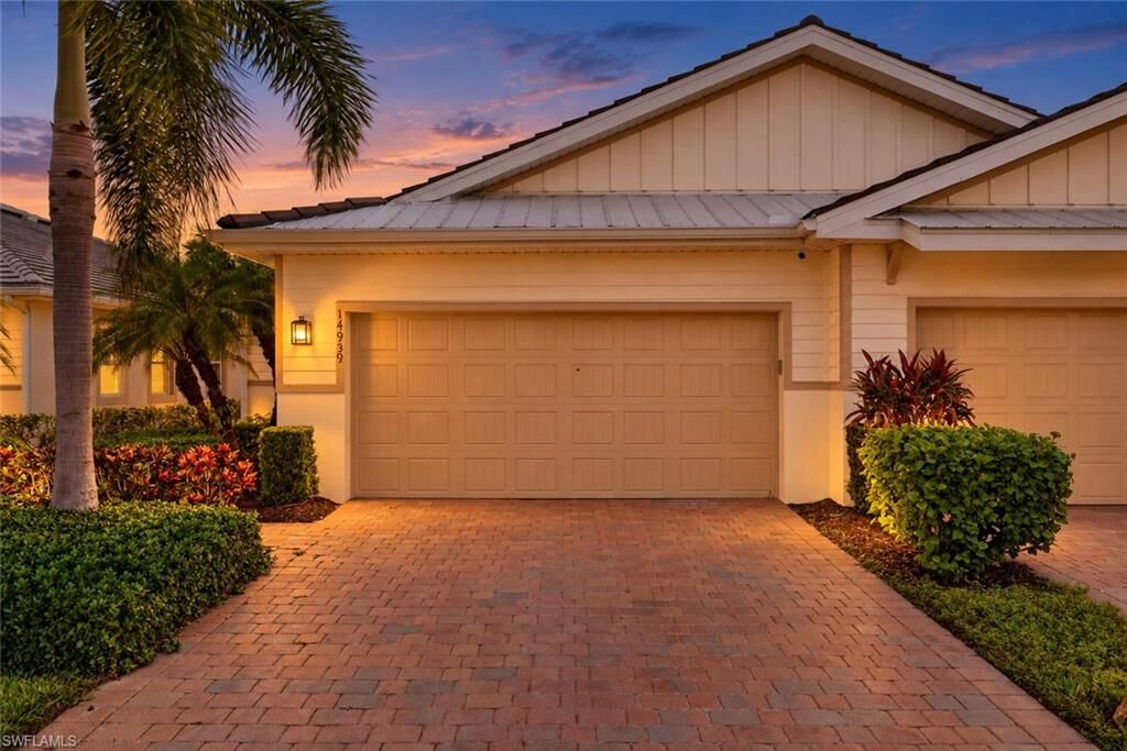 Property Photo:  14939 Edgewater Cir  FL 34114 