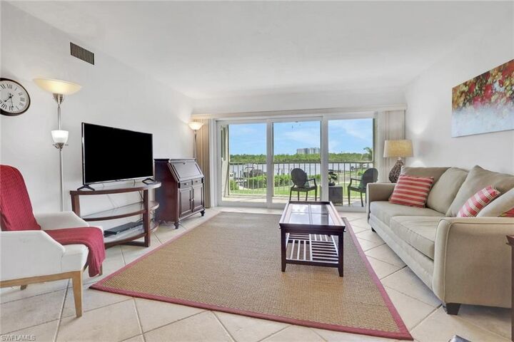Property Photo: 305 Goodlette-Frank Rd S C304 FL 34102