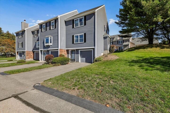 Property Photo:  5 Riviera Road  NH 03051 