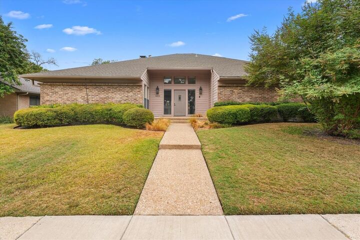Property Photo: 6620 Robin Willow Court TX 75248
