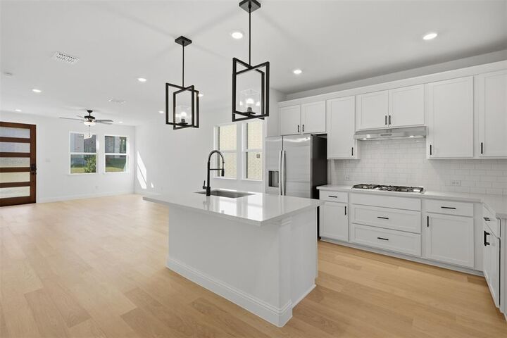 Property Photo: 1129 Beebalm Mews TX 75009